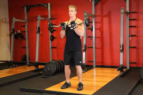 Demonstrasi gerakan Close-Grip EZ Bar Curl.