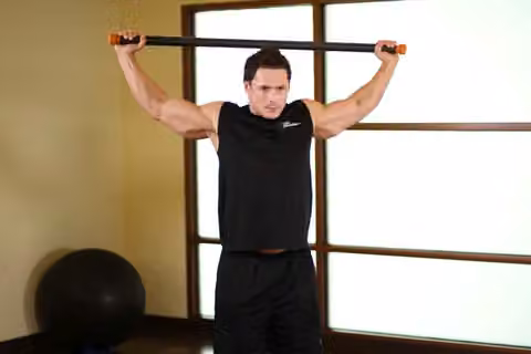 Demonstrasi gerakan Chest And Front Of Shoulder Stretch.