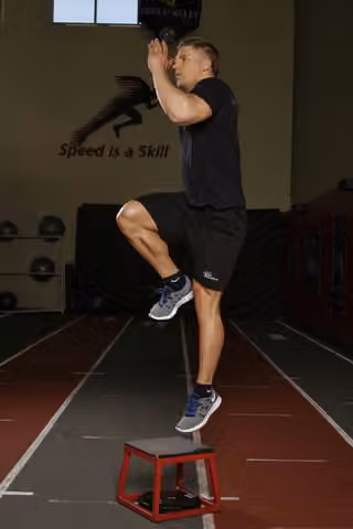 Demonstrasi gerakan Single Leg Push-off.