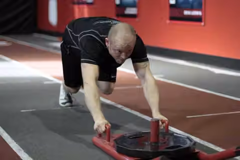 Demonstrasi gerakan Sled Push.