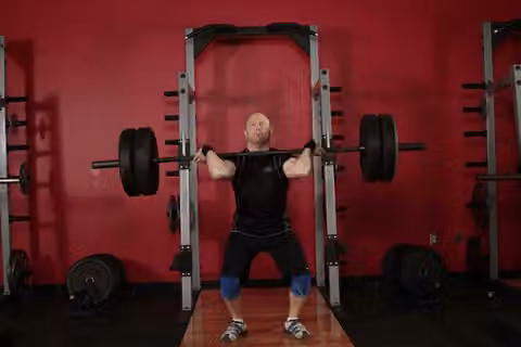 Demonstrasi gerakan Split Jerk.