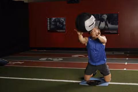 Demonstrasi gerakan Chest Push (single response).