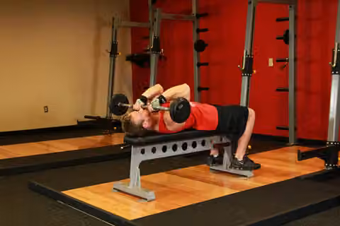Demonstrasi gerakan Lying Close-Grip Barbell Triceps Press To Chin.