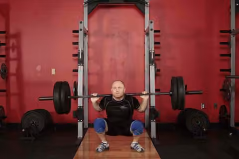 Demonstrasi gerakan Olympic Squat.
