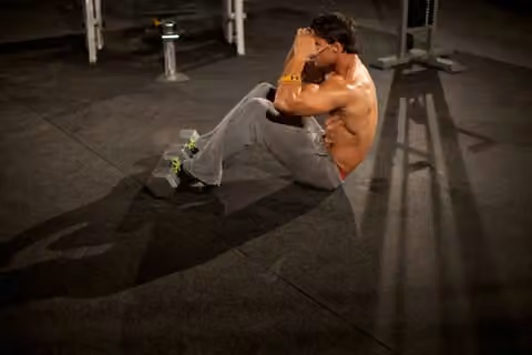 Demonstrasi gerakan 3/4 Sit-Up.