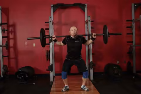 Demonstrasi gerakan Heaving Snatch Balance.