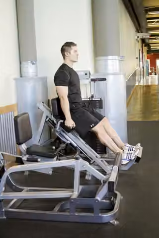 Demonstrasi gerakan Calf Press.