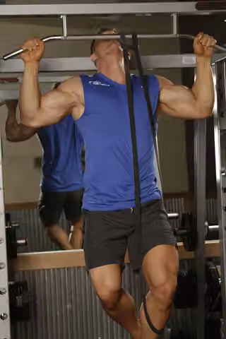Demonstrasi gerakan Band Assisted Pull-Up.