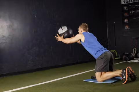 Demonstrasi gerakan Chest Push (multiple response).