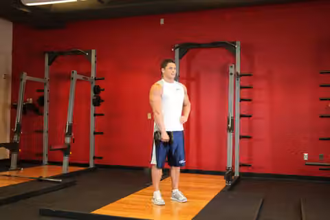 Demonstrasi gerakan Dumbbell One-Arm Upright Row.