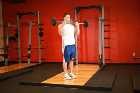 Demonstrasi gerakan Reverse Barbell Curl.